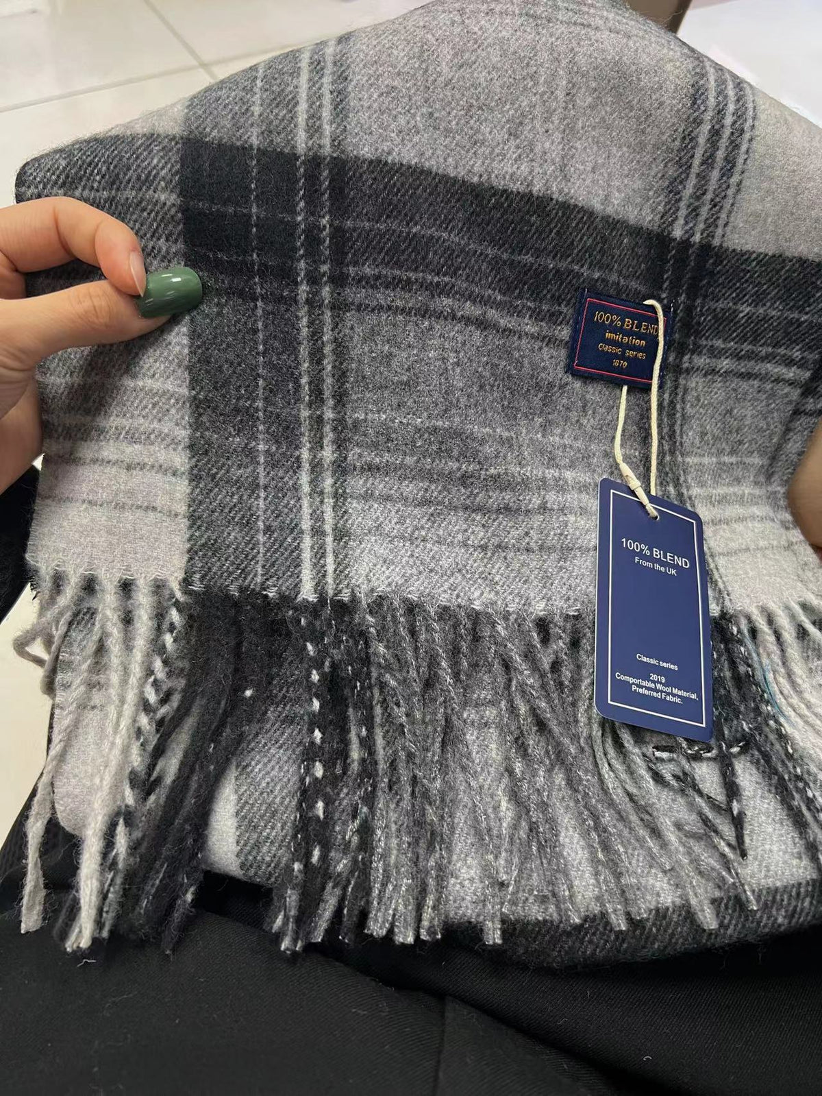 Unisex Cashmere-like Plaid Light Luxury Scarf